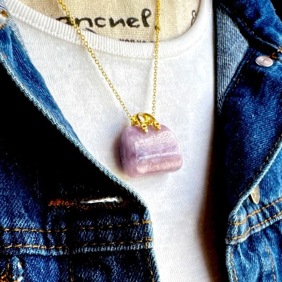 Lepidolite carved handbag in gold Vermeil delicate pendant necklace - Picture 1 of 4